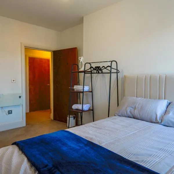 Bury 2 Bedroom 1 Bathroom in Town Center Sleeps 4, hotel v destinaci Bury