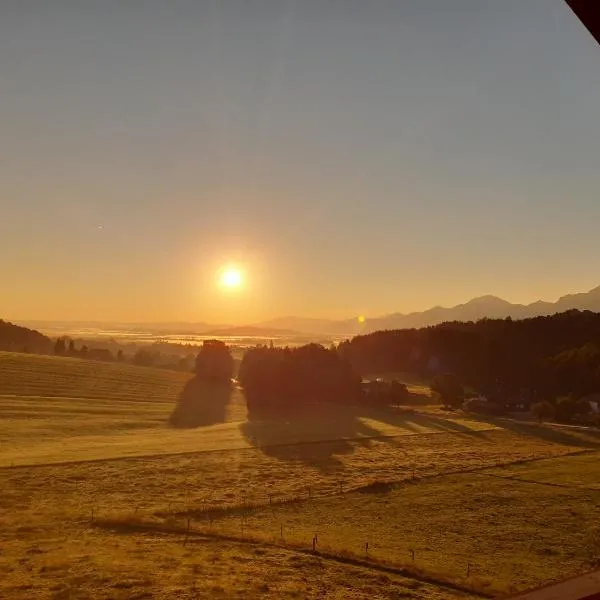 Prassberger Urlaub auf dem Bauernhof, hotel in Bernau am Chiemsee