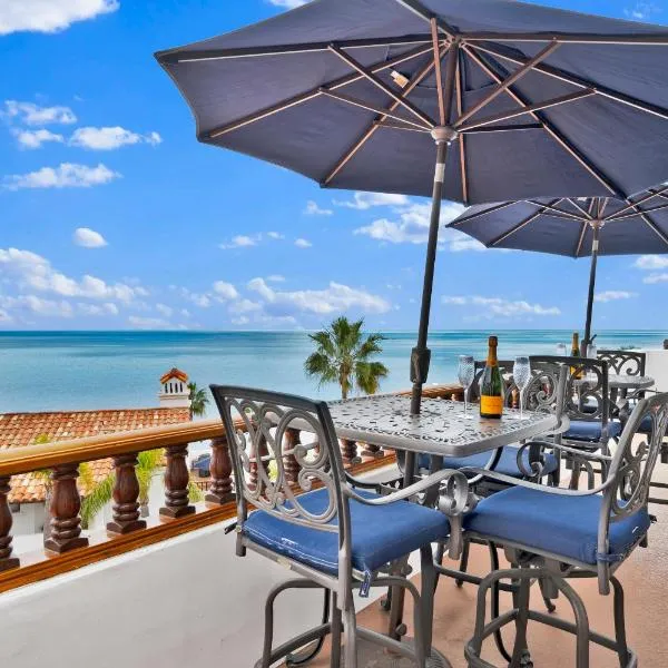 Gorgeous Oceanfront Villa With Panoramic Views, hotel v destinaci Avalon