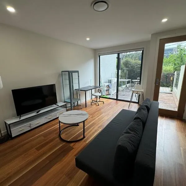 Warm 3beds Home with Yard and parking at Chinatown, CBD, hotel v destinaci Watson