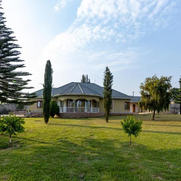 Kaije Country Cottages, hotel di Fort Portal