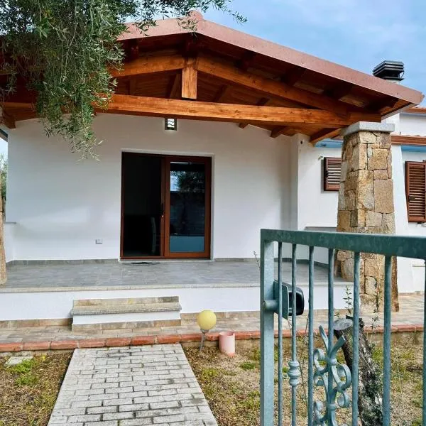 CASA SAS ENAS trilocale indipendente -Ammentos Posada -, hotel in Posada