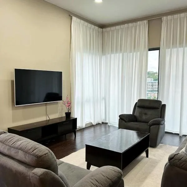 Imago Loft Same Floor With Pool - 3R2B 1320sq ft- Walk to Mall & Gym - Family-Friendly Stay-Euphoria Staycation, hotel in Kota Kinabalu