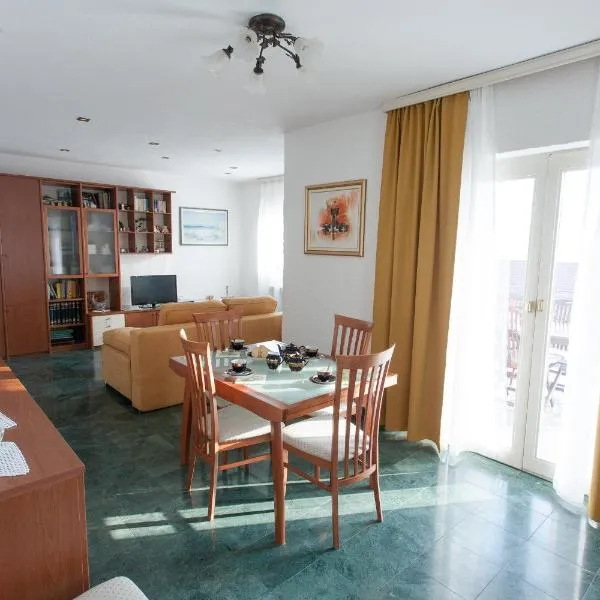 Apartmani Dajana, Hotel in Primošten