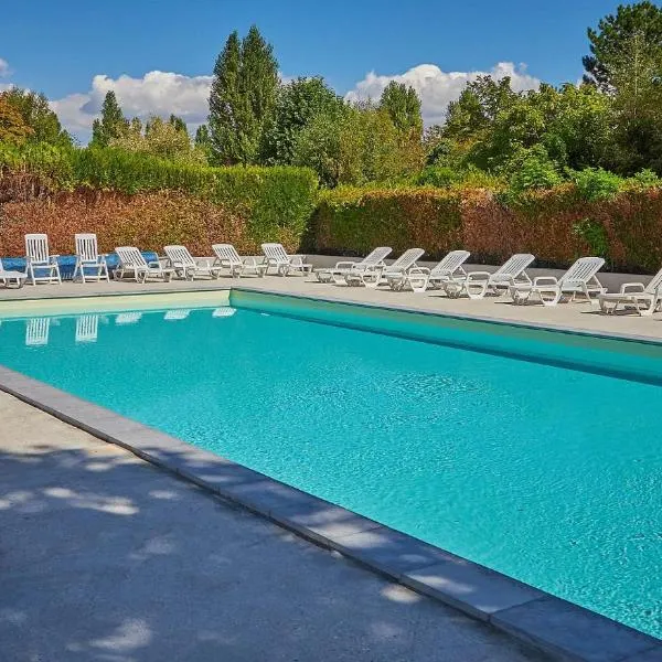 Camping Les Fontaines, hotel in Ivry-la-Bataille