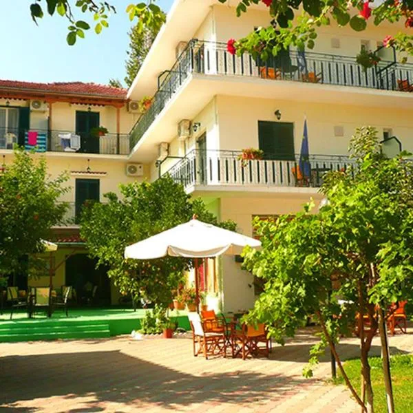Des Roses Hotel, hotel in Mourtias