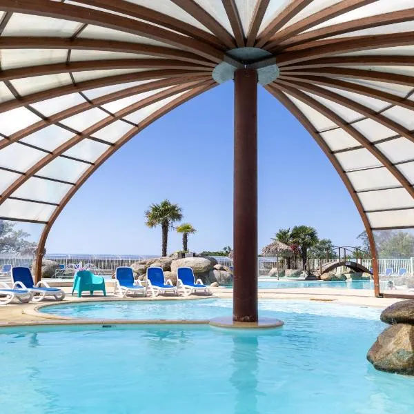 Camping Paradis Domaine de Bel Air, hotel v destinaci Landudec
