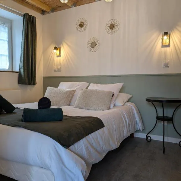 Gîte Les Hortensias Les Jardins de Kerellec 20min de la mer jacuzzi et terrasse, hotel in Plouvorn