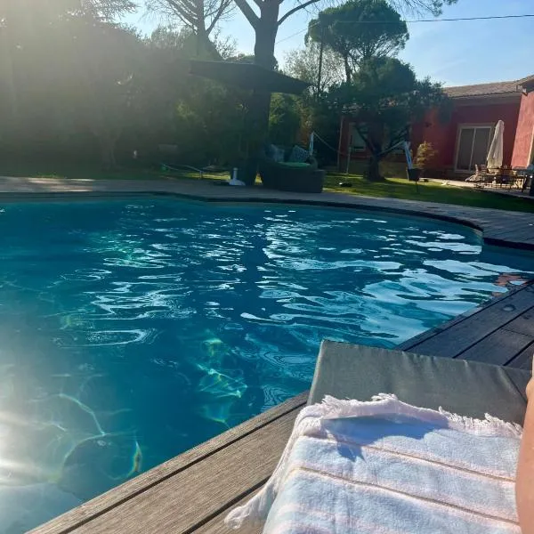 Le p’tit bonheur-Piscine chauffée-clim-Park, hotel i Carpentras