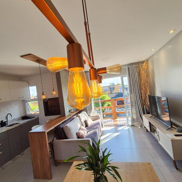 Casa no segundo andar na Praia da Cal com ar e sacada - Foto 4