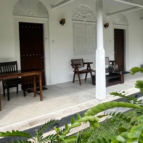 Boardwalk Surf Villa, hotel v destinaci Ahangama