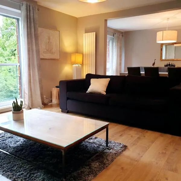 Appartement 115 m2 Garage Tram Lille St Maur, hotel v destinaci Lille