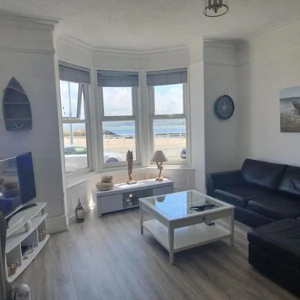 2 Harbour Views, hotel i Rhos-on-Sea