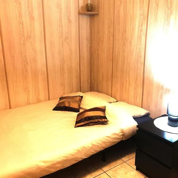 Chambre Cosy bien équipée proche RER aux Portes de Paris, hotel in Stains