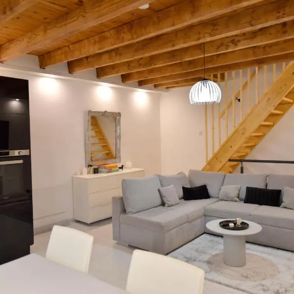 Maison de village wifi - parking et jardin privé, hotel in Grésy-sur-Isère