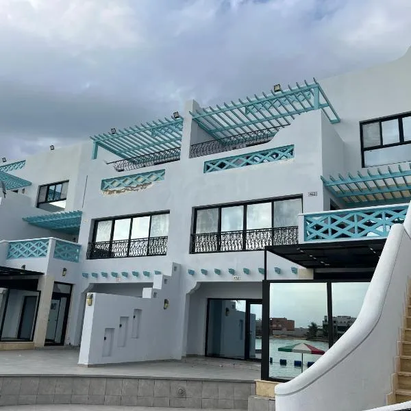 شالية فندقي في شاطئ البرادايس - للعائلات, hotel en Durat Alarous