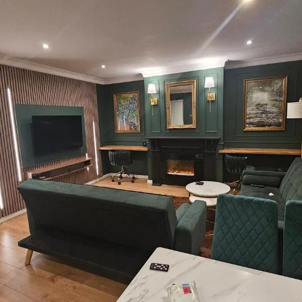 Luxurious Flat 19min from London, 7min to station, hotel in Harrow