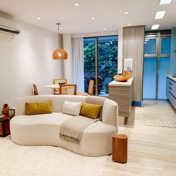 2BR Heart of Leblon with Balcony, Renovated Gem