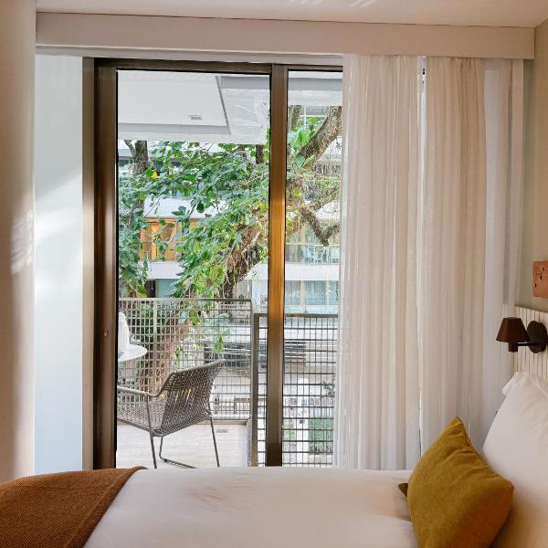 2BR Heart of Leblon with Balcony, Renovated Gem - Foto 2