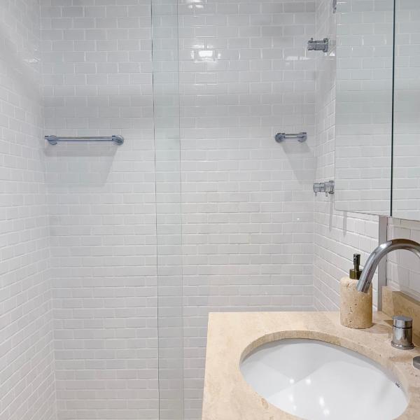 2BR Heart of Leblon with Balcony, Renovated Gem - Foto 3