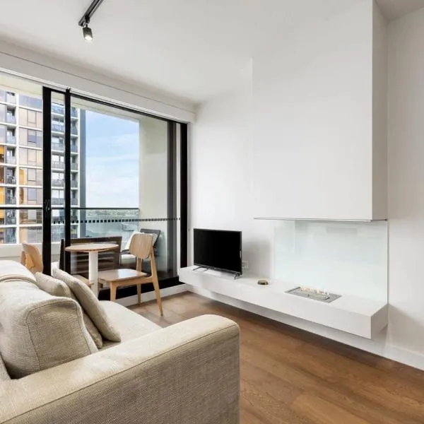 South Yarra Luxury Apartment Queen Bedroom WIFI，位于墨尔本的酒店