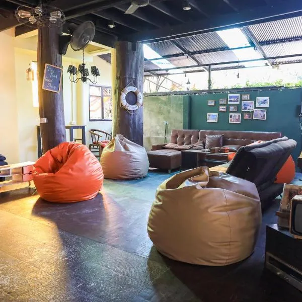 Blockhouse Samui, hotel v destinaci Ban Mae Nam