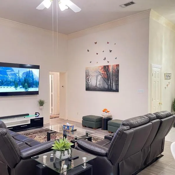 Charming 3-bedroom house near AT&T Stadium, Six Flag, DFW Airport, hotel in Bedford