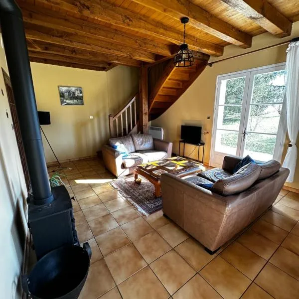 House with large private garden in Villereal, hotel in Villeréal