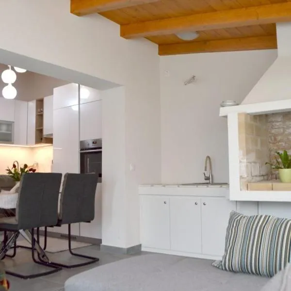 Apartman Julija, hotel in Poljana