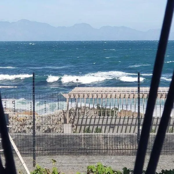 Great sea view, two room private suite in Kalk Bay, hotel in Kalk Bay