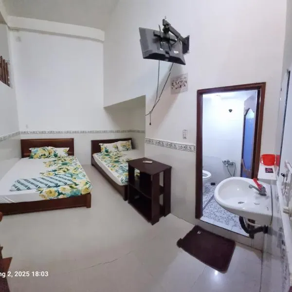 Nhà Nghỉ Kim Long gần Chùa Bà Châu Đốc, hotel in Chau Doc