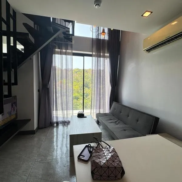 Utopia Loft Condo, hotel in Nai Harn Beach