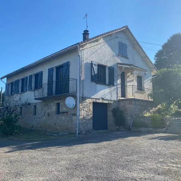 Chez Nono et Nana، فندق في Servières-le-Château