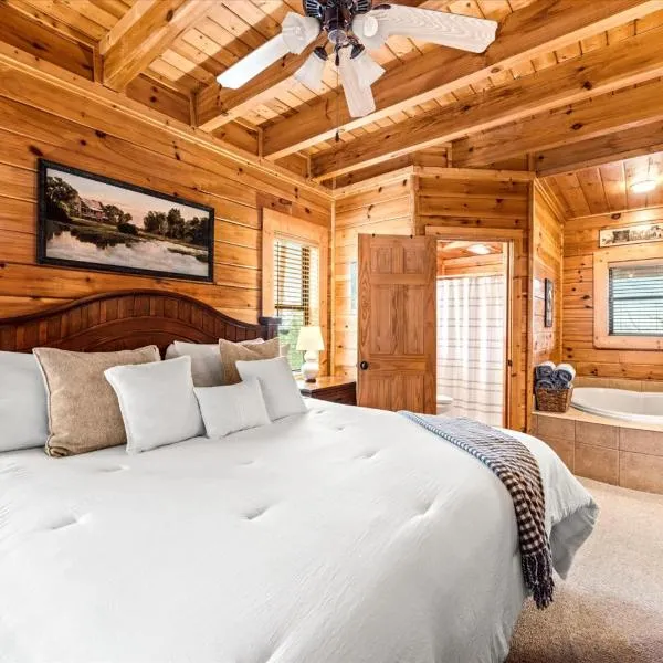 Luxe Modern Nest- Hot Tub- Pool Table- BBQ, hotel en Pigeon Forge
