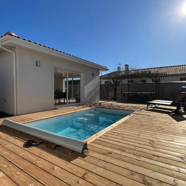 Maison familiale piscine 3 chambres Gujan-Mestras !、グジャン・メストラのホテル