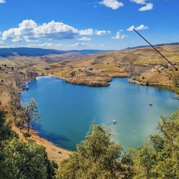 Under Stars Cozy Moroccan Lodge by Lake Ouiouane, hotel en Kasba des Aït Athmane