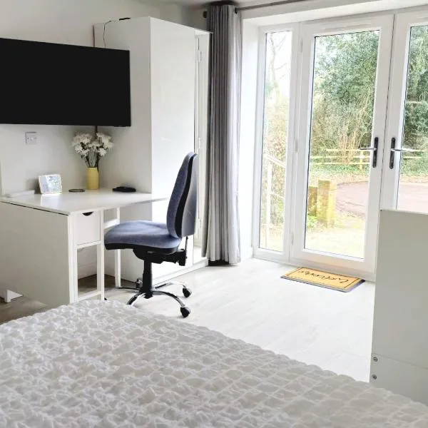 Morden Place, Free Parking & Private Entrance, hotel u Bournemouthu