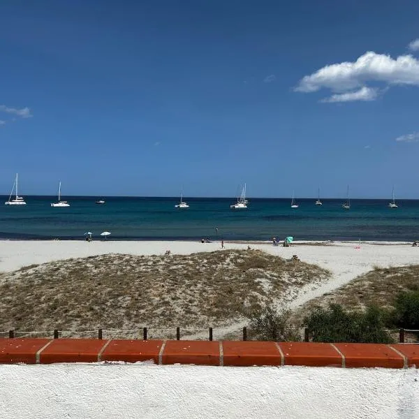 Appartamento in spiaggia, hotel in La Caletta