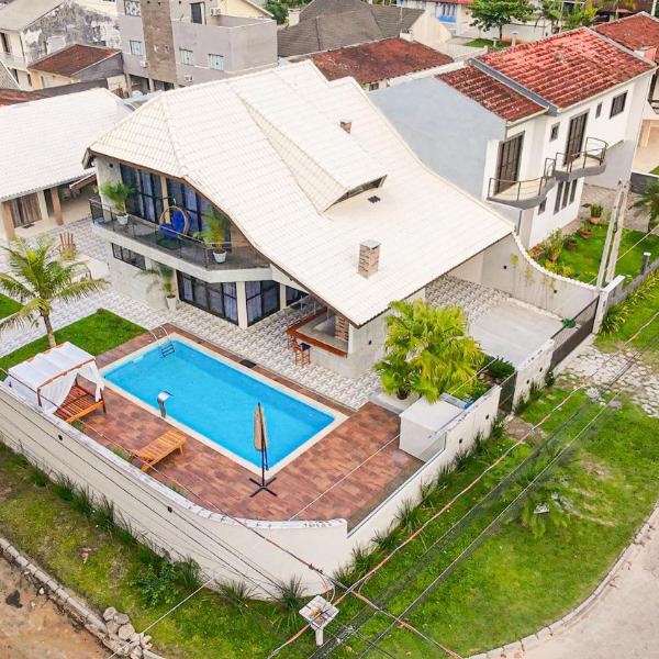 Sobrado Amplo, Piscina aquecida e Forno de Pizza