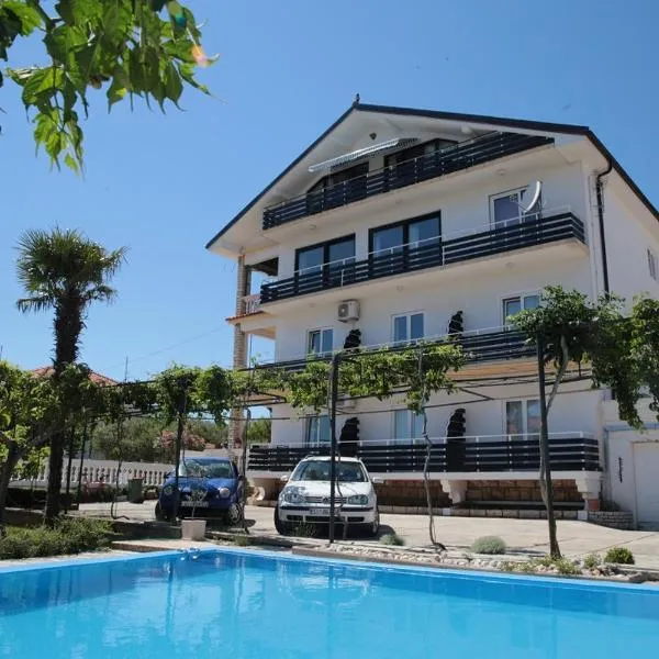 Apartments Božena, hotel en Vodice