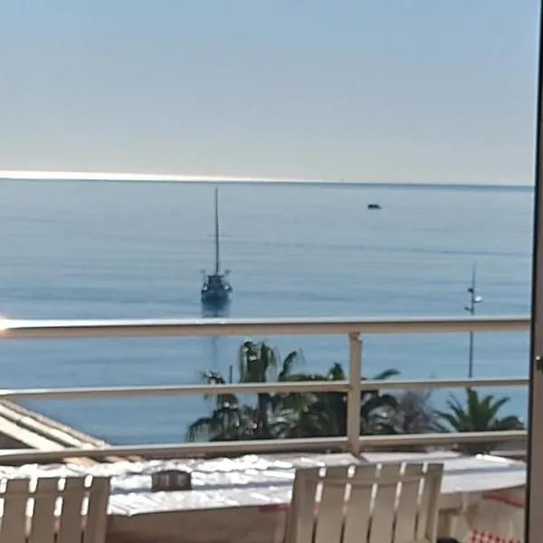 Appartement vue mer 80m2, hotel v destinácii Fréjus