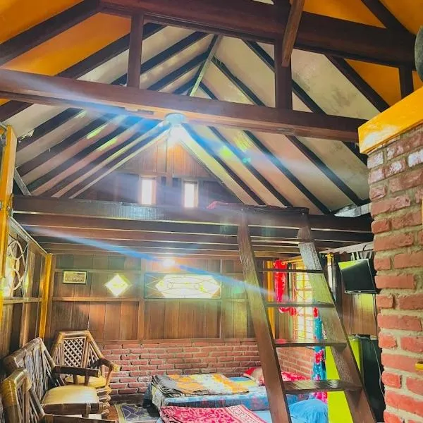 Swindo Homestay 77, Small House, hotel in Berastagi
