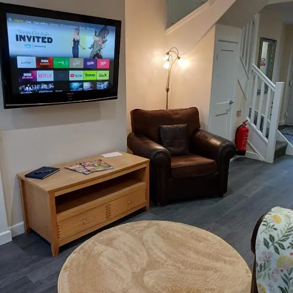 Luxury Apartment - Above iconic High Lane Oatcakes，特倫特河畔斯托克的飯店