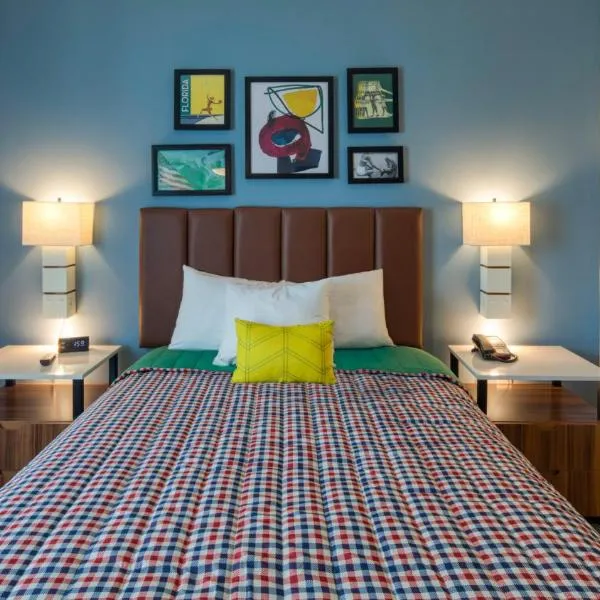 Uptown Suites Extended Stay Tampa FL - Riverview、リバービューのホテル