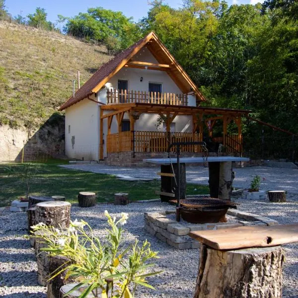 Forest Cottage 2024, hotel sa Lábatlan