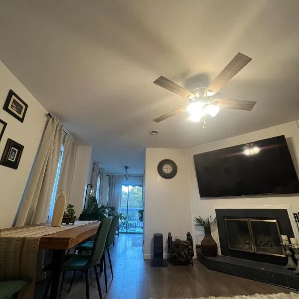 Lovely 2BR Condo near UNCW Beach, hotel in Wilmington