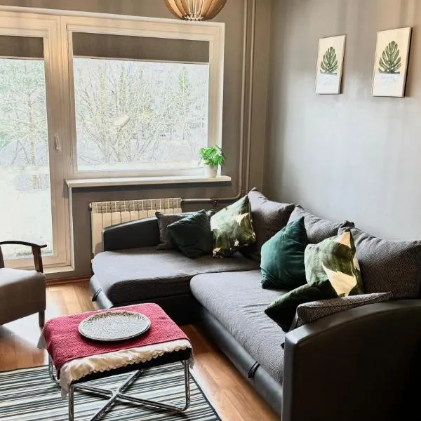 Quiet and comfortable apartment with parking for a nice stay for two, one or a couple guests with a child, khách sạn ở Tallinn