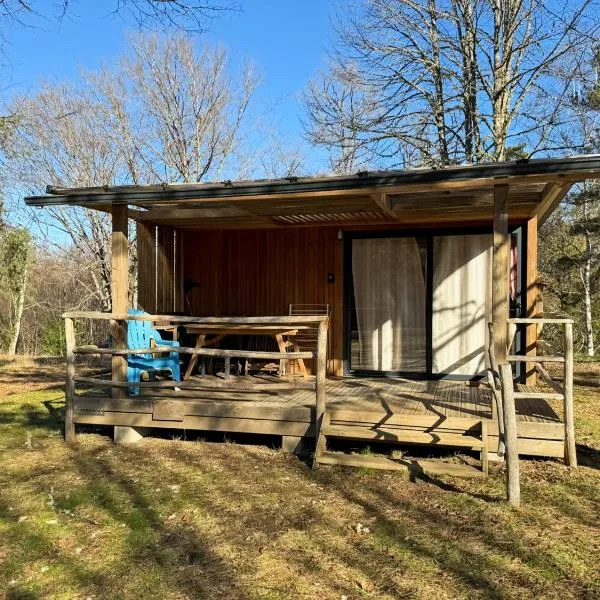 Le Nouméa, 4 pers, 3 lits, hotel in Saint-Pantaléon-de-Lapleau