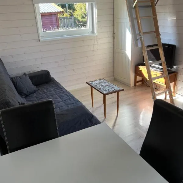 ATTEFALLSHUS on HÖNÖ, 4 beds, hotel v destinaci Hönö