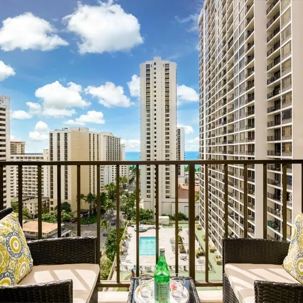 Breezy condo with ocean views & beach essentials, hotel din Honolulu
